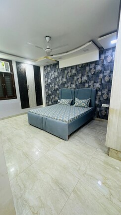3.5 BHK + Extra Room Builder Floor For Sale in 200 Gaz Ground Floor For 