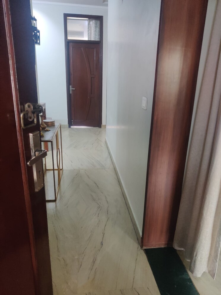 Bedroom, chittaranjan park 3 Bedroom 160 Sq.Yd. Builder Floor In Chittaranjan Park Delhi 9292057
