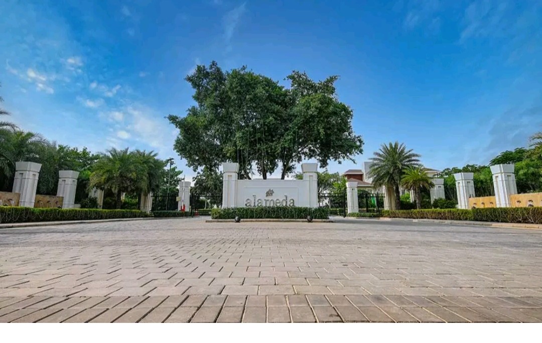 Plot For Sale in DLF Alameda