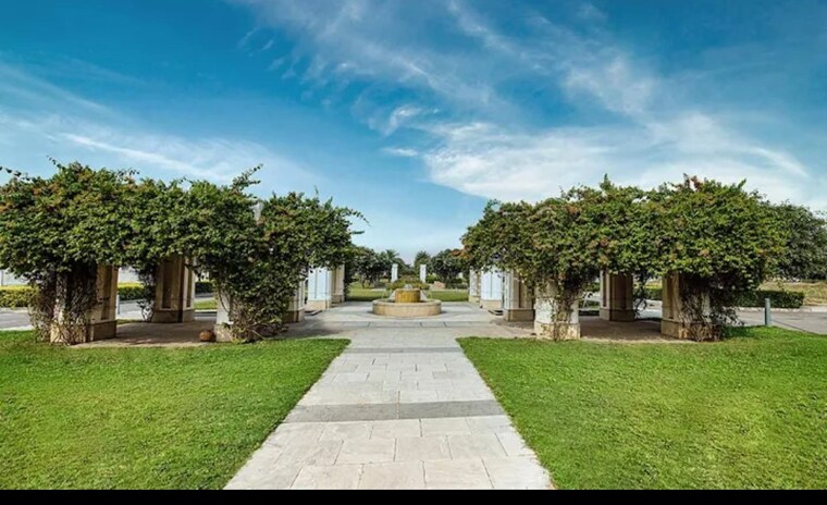 Garden, dlf-alameda  150 Sq.Yd. Plot In Sector 73 Gurgaon 9292064