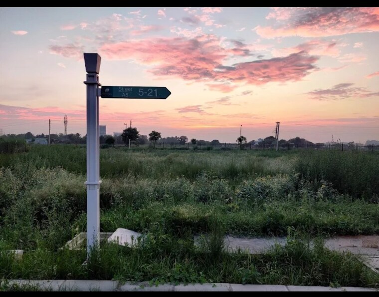 Garden, dlf-alameda  150 Sq.Yd. Plot In Sector 73 Gurgaon 9292064