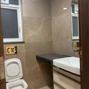 Bathroom in 3 BHK Apartment at Smart World Orchard, Sector 61 – for Rent