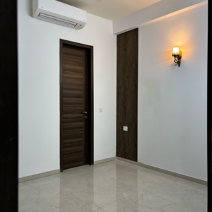 Room in 3.5 BHK Apartment at Smart World Orchard, Sector 61 – for Rent