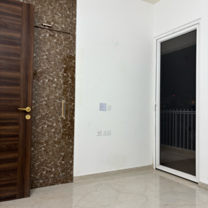 Room in 3.5 BHK Apartment at Smart World Orchard, Sector 61 – for Rent