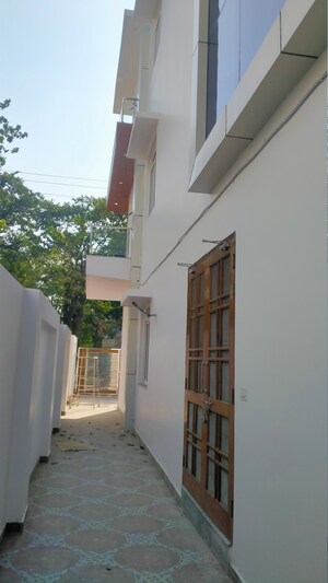 Plot Area in  Pg at Gomti Nagar – for Rent