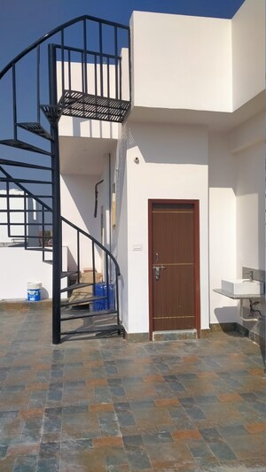 Terrace in  Pg at Gomti Nagar – for Rent