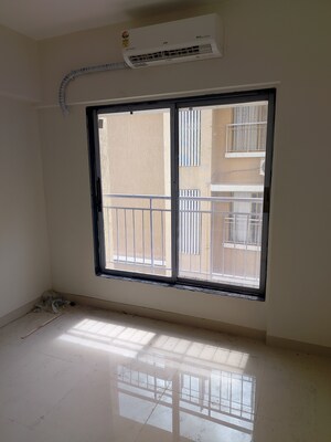 Room in 2 BHK Apartment at Haware Amara, Vikhroli East – for Rent