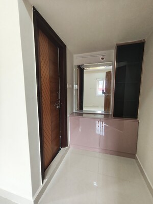 Room in 3 BHK Builder Floor at Kondapur – for Rent