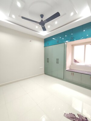 Room in 3 BHK Builder Floor at Kondapur – for Rent