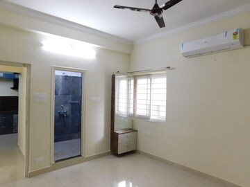 Room in 3 BHK Builder Floor at Kondapur – for Rent