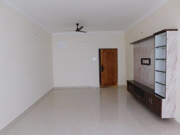 Room in 3 BHK Builder Floor at Kondapur – for Rent