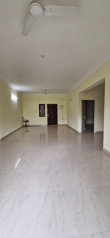 Room in 3 BHK Builder Floor at Kondapur – for Rent