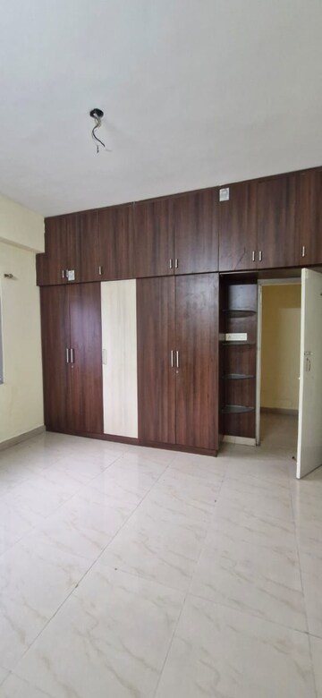 Room in 3 BHK Builder Floor at Kondapur – for Rent
