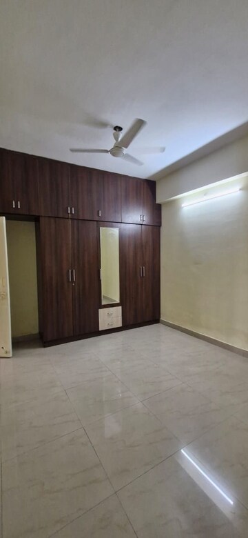 Room in 3 BHK Builder Floor at Kondapur – for Rent