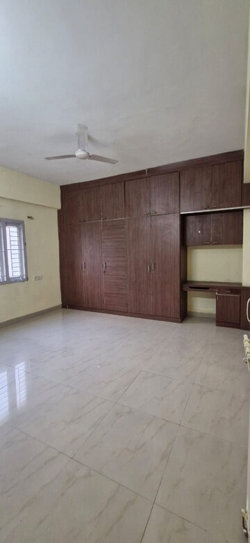 Room in 3 BHK Builder Floor at Kondapur – for Rent