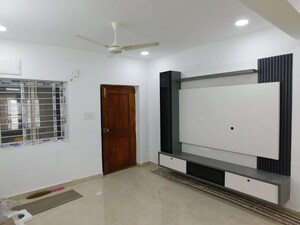 Room in 3 BHK Builder Floor at Kondapur – for Rent