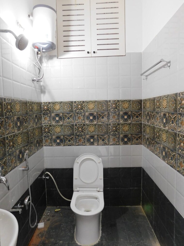 Bathroom, kondapur 3 Bedroom 1900 Sq.Ft. Builder Floor In Kondapur Hyderabad 9292103