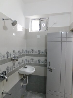 Master Bedroom in 3 BHK Builder Floor at Kondapur – for Rent