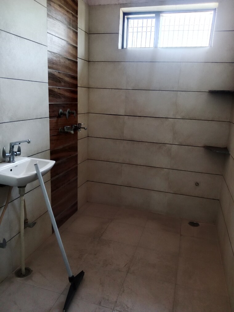 Bathroom, huda 3 Bedroom 1852 Sq.Ft. Builder Floor In Huda Panipat 9292126
