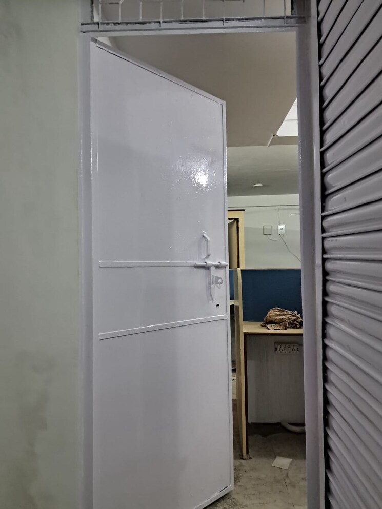 undefined, laxmi nagar Commercial Office Space 700 Sq.Ft. In Laxmi Nagar Delhi 9292148