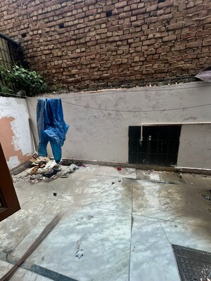 Parking in 1.5 BHK Builder Floor at White Pearl Residency, Sector 5 – for Rent