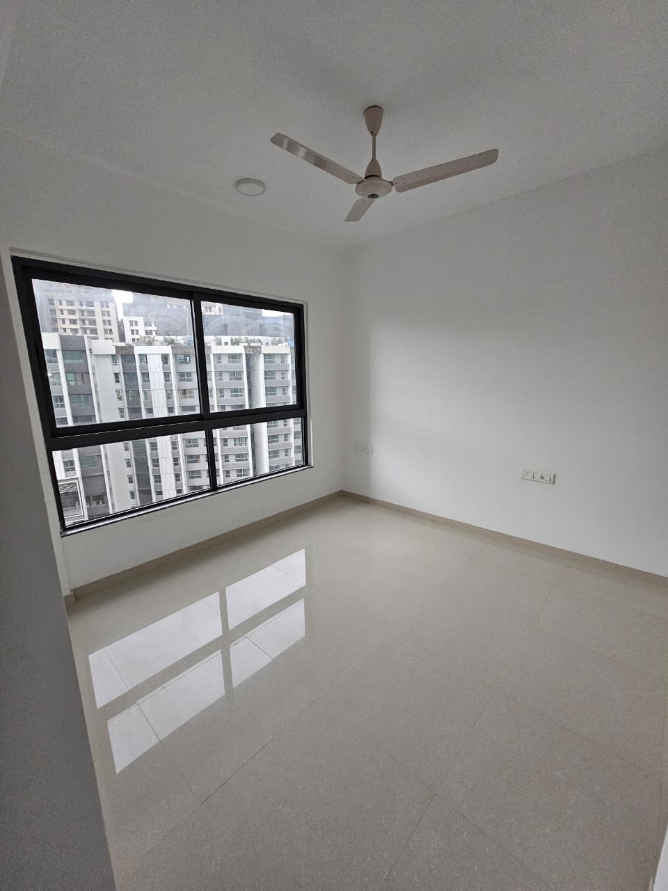 1 BHK + Extra Room 435 Sq.Ft. Apartment in Raymond Ten X Habitat