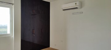 Room in 4 BHK Apartment at Wave Amore, Sector 32 – for Rent