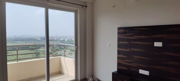Room in 4 BHK Apartment at Wave Amore, Sector 32 – for Rent