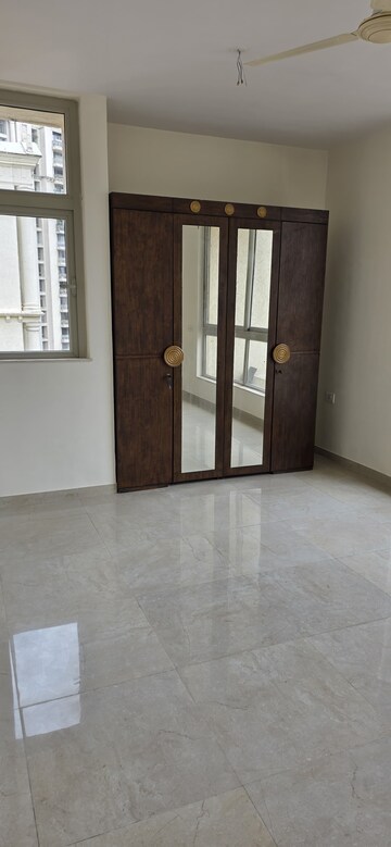 Room in 3 BHK Apartment at Hiranandani Estate Rodas Enclave, Ghodbunder Road – for Rent