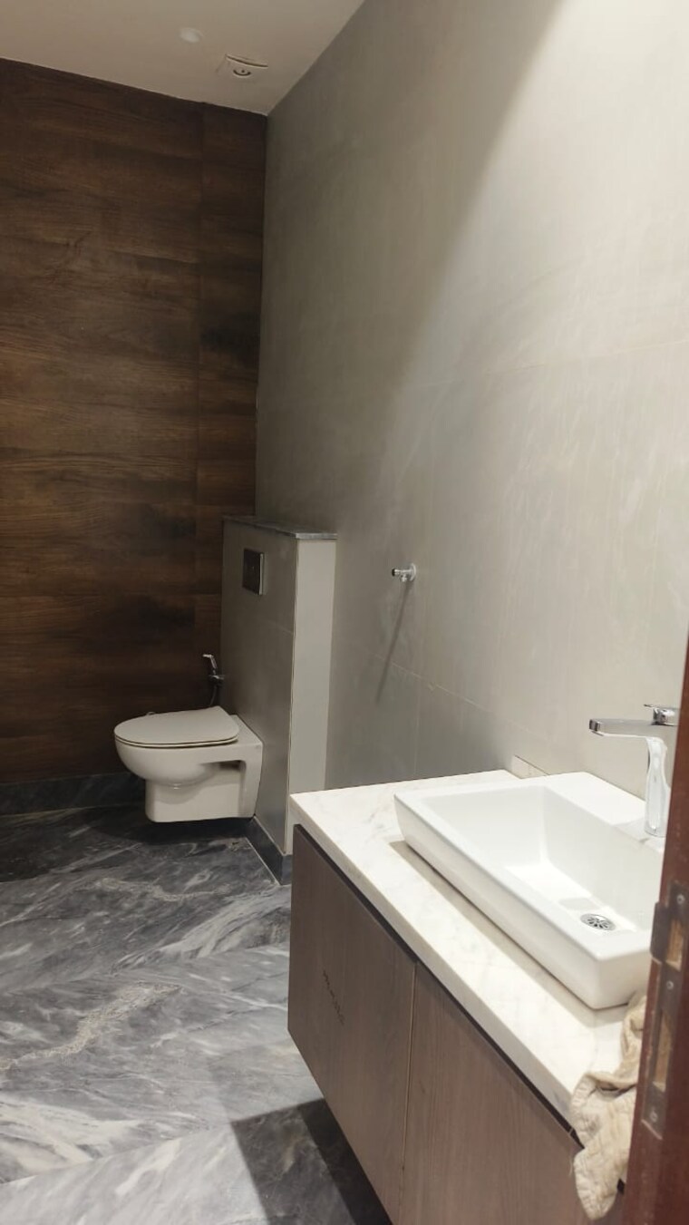 Bathroom, green park Commercial Office Space 1450 Sq.Ft. In Green Park Delhi 9257779