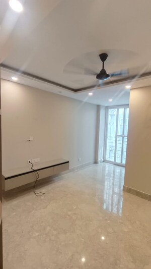 Room in 3 BHK Builder Floor at South Extension ii – for Sale