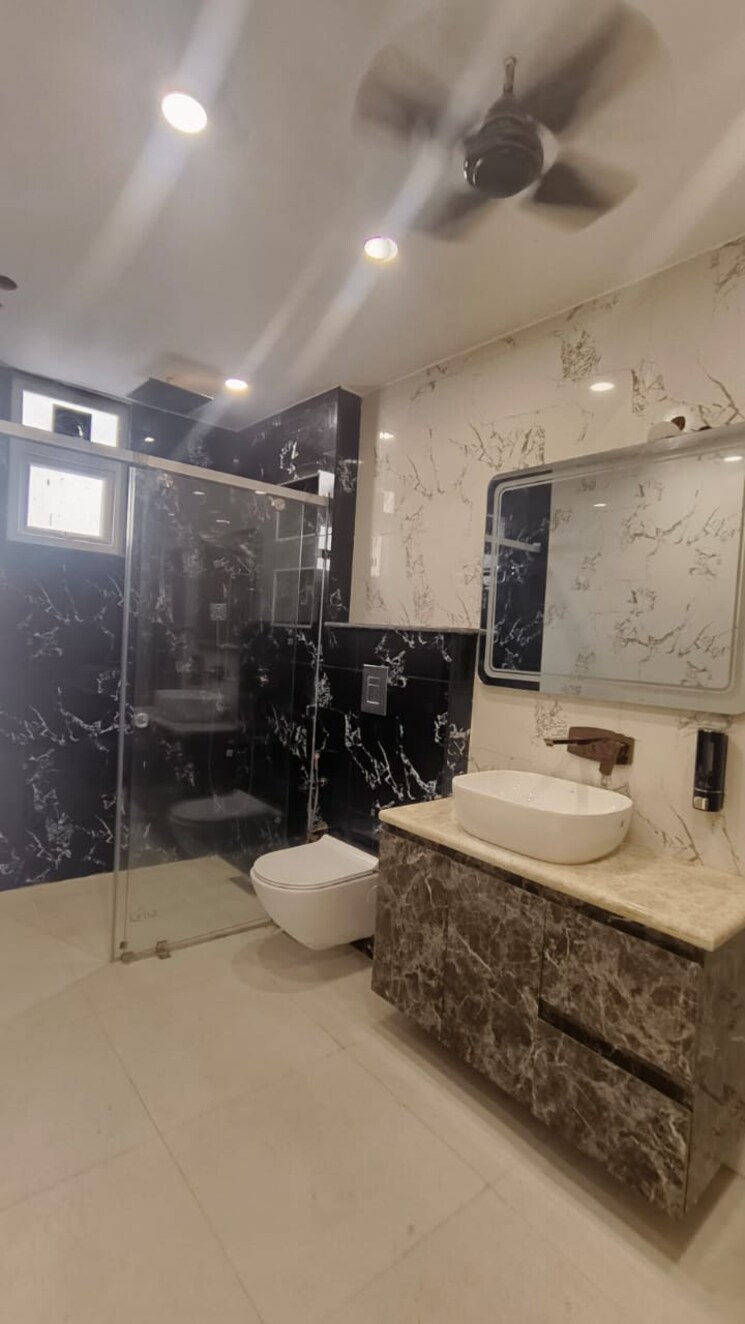 Bathroom, south extension ii 3 Bedroom 200 Sq.Yd. Builder Floor In South Extension ii Delhi 9292307