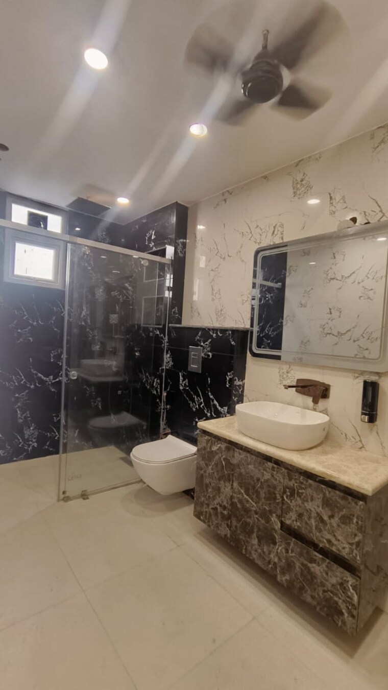 Bathroom, south extension ii 3 Bedroom 200 Sq.Yd. Builder Floor In South Extension ii Delhi 9292307