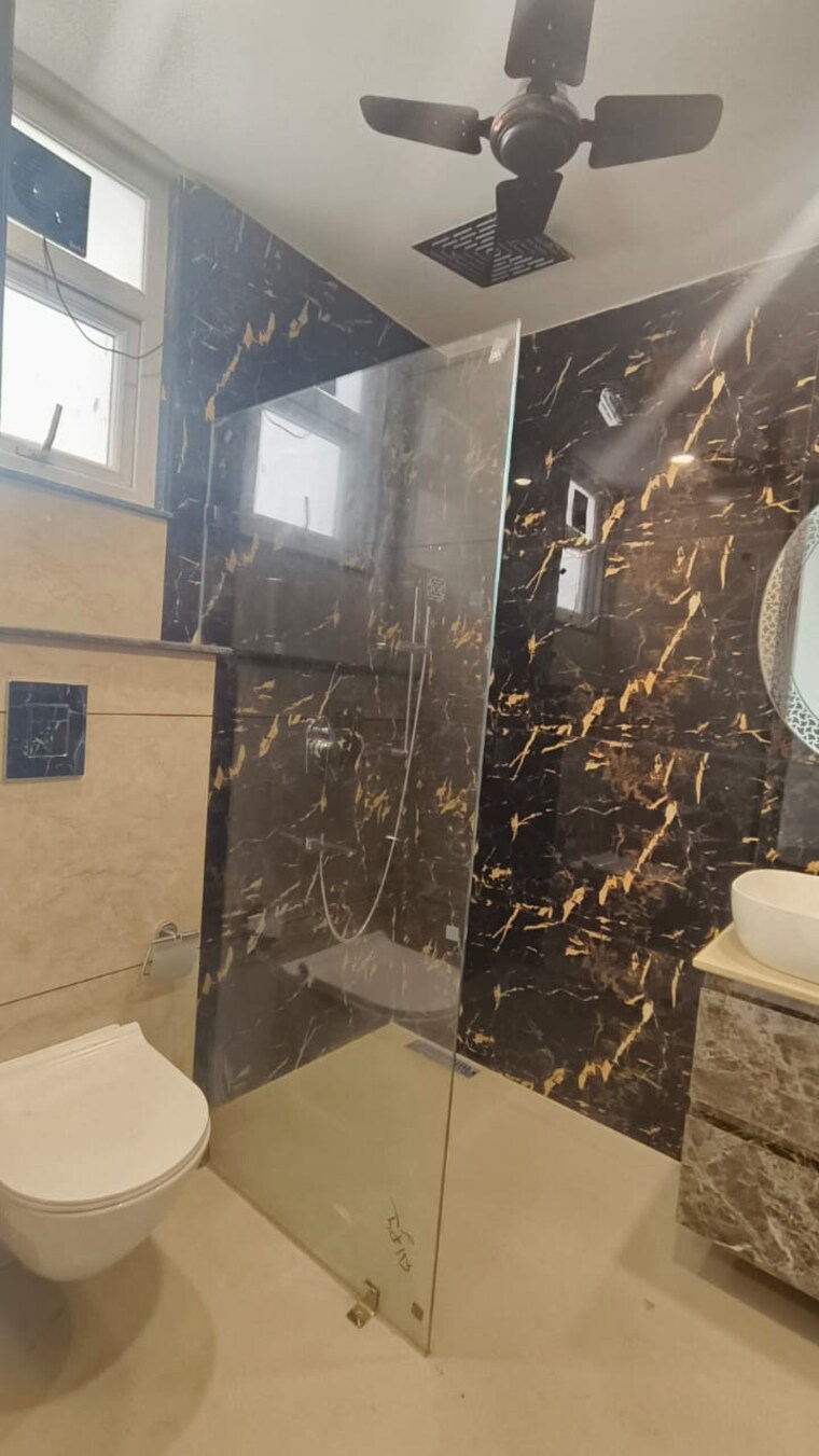 Bathroom, south extension ii 3 Bedroom 200 Sq.Yd. Builder Floor In South Extension ii Delhi 9292307