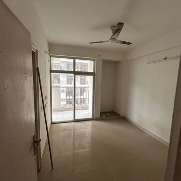 Room in 2.5 BHK Apartment at Nirala Aspire, Panchsheel Green – for Sale