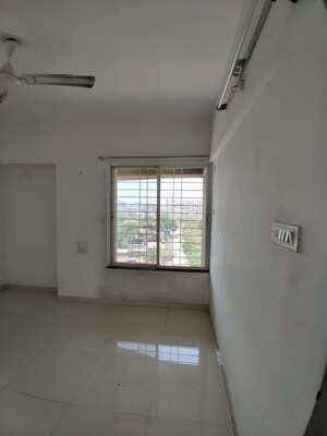 Room in 2 BHK Apartment at Geeta Gold Fusion, Kharadi – for Rent