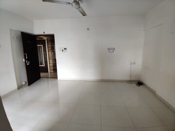 Room in 2 BHK Apartment at Geeta Gold Fusion, Kharadi – for Rent