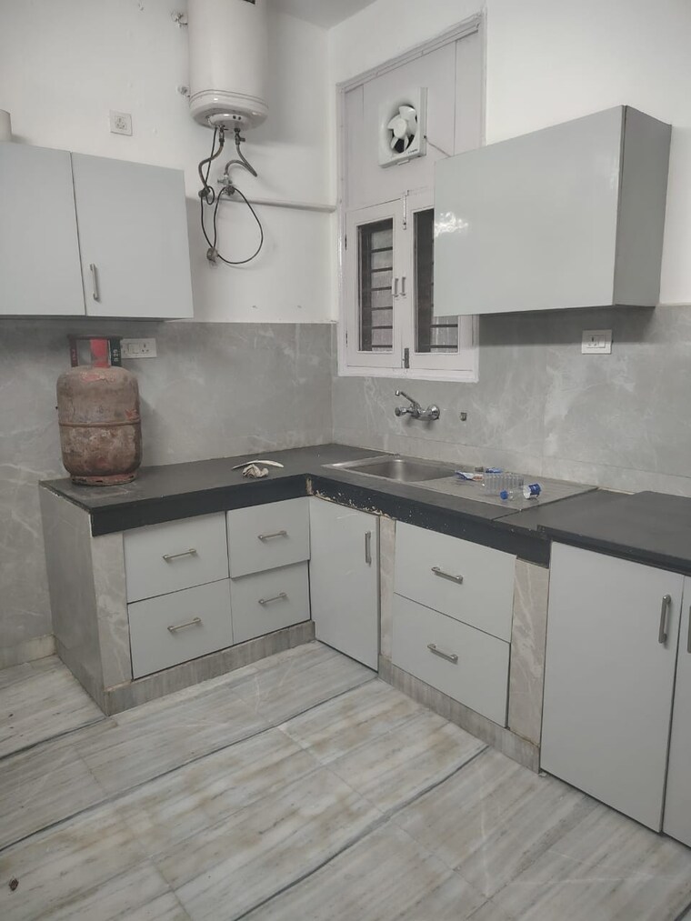 Kitchen, green park 3 Bedroom 250 Sq.Yd. Builder Floor In Green Park Delhi 9292357