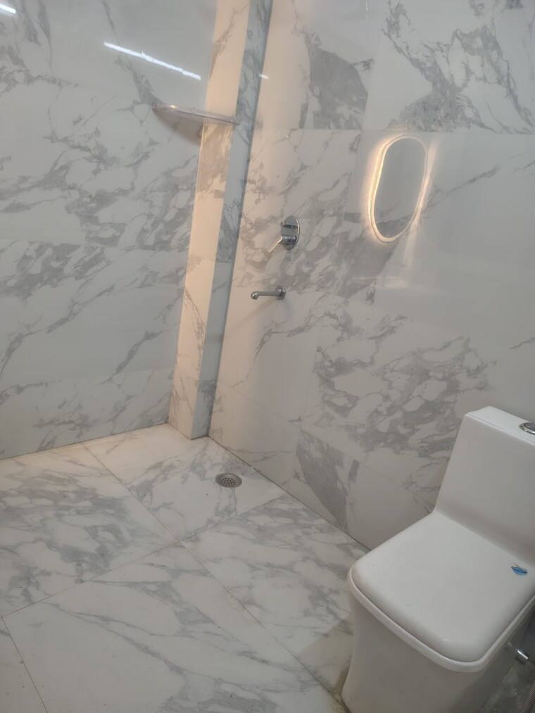 Bathroom, green park 3 Bedroom 250 Sq.Yd. Builder Floor In Green Park Delhi 9292357