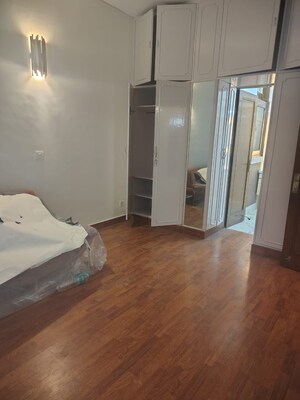 Room in 3 BHK Builder Floor at Green Park – for Rent