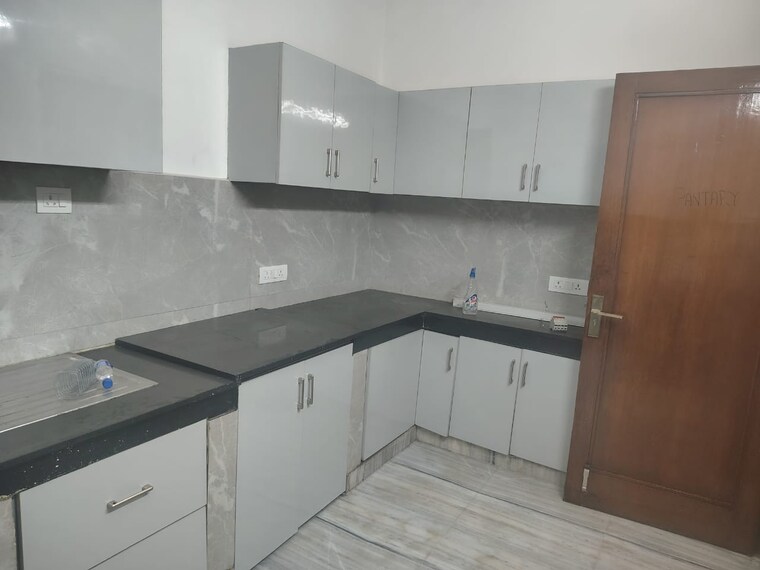 Kitchen, green park 3 Bedroom 250 Sq.Yd. Builder Floor In Green Park Delhi 9292357