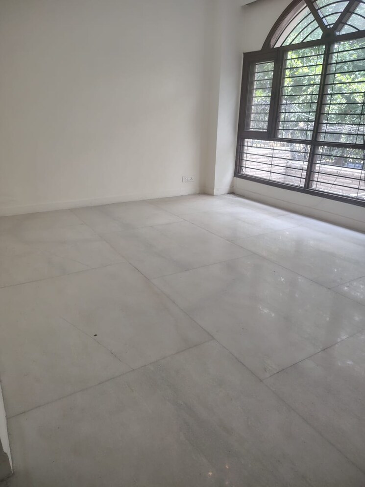 Living Room, green park 3 Bedroom 250 Sq.Yd. Builder Floor In Green Park Delhi 9292357