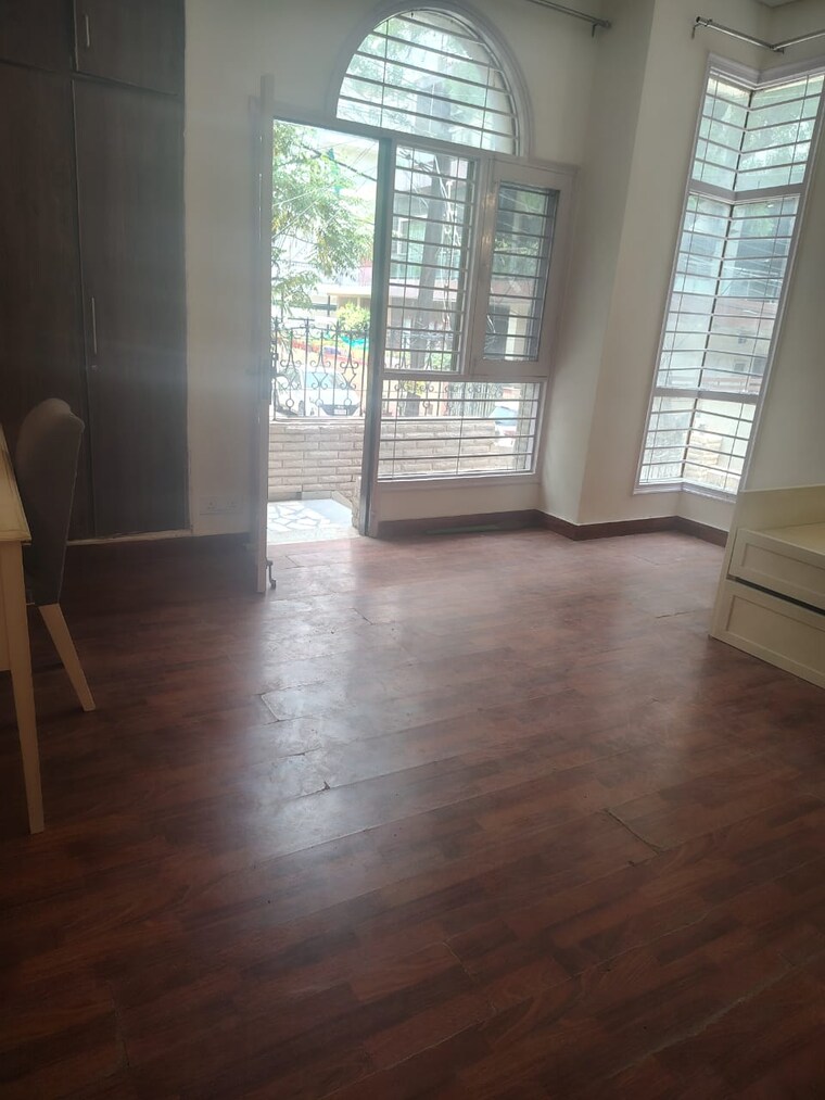 Room, green park 3 Bedroom 250 Sq.Yd. Builder Floor In Green Park Delhi 9292357