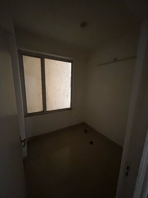 Room in 2.5 BHK Apartment at Nirala Aspire, Panchsheel Green – for Sale