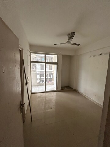 Room in 2.5 BHK Apartment at Nirala Aspire, Panchsheel Green – for Sale