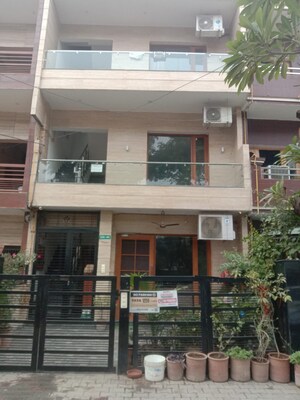 3 BHK Builder Floor For Rent in Sector 38