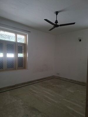 Room in 4 BHK Independent House at Sector 48 – for Rent