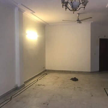 Room in 3 BHK Builder Floor at Lajpat Nagar Iii – for Rent