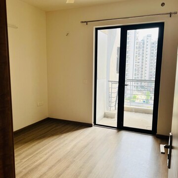 Room in 3 BHK Apartment at Godrej Icon, Sector 88a – for Rent