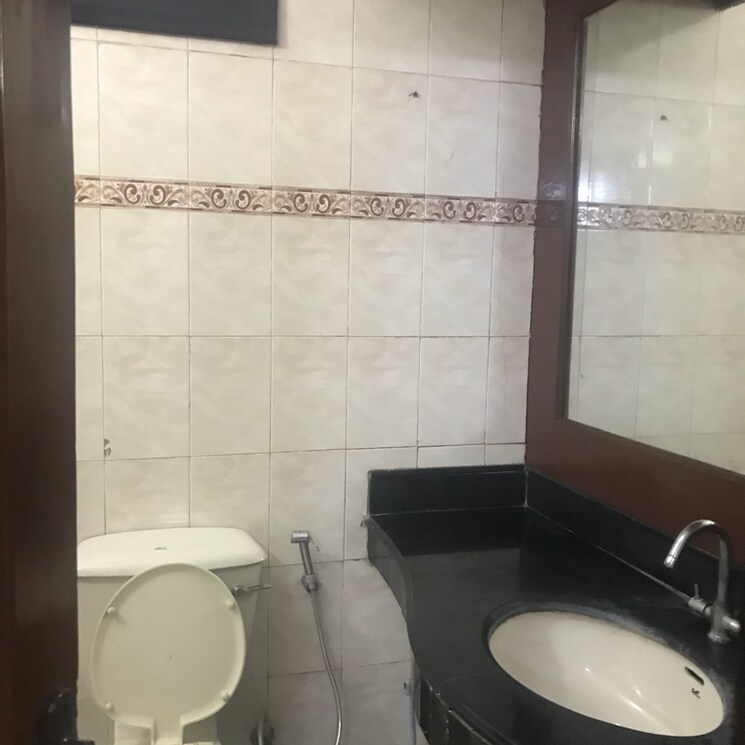 Attached Bathroom, lajpat nagar iii 3 Bedroom 1800 Sq.Ft. Builder Floor In Lajpat Nagar Iii Delhi 9292399
